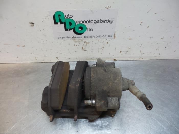 Remklauw (Tang) rechts-voor van een Volkswagen Caddy (Caddy, Gebruikt, -, Volkswagen, -
