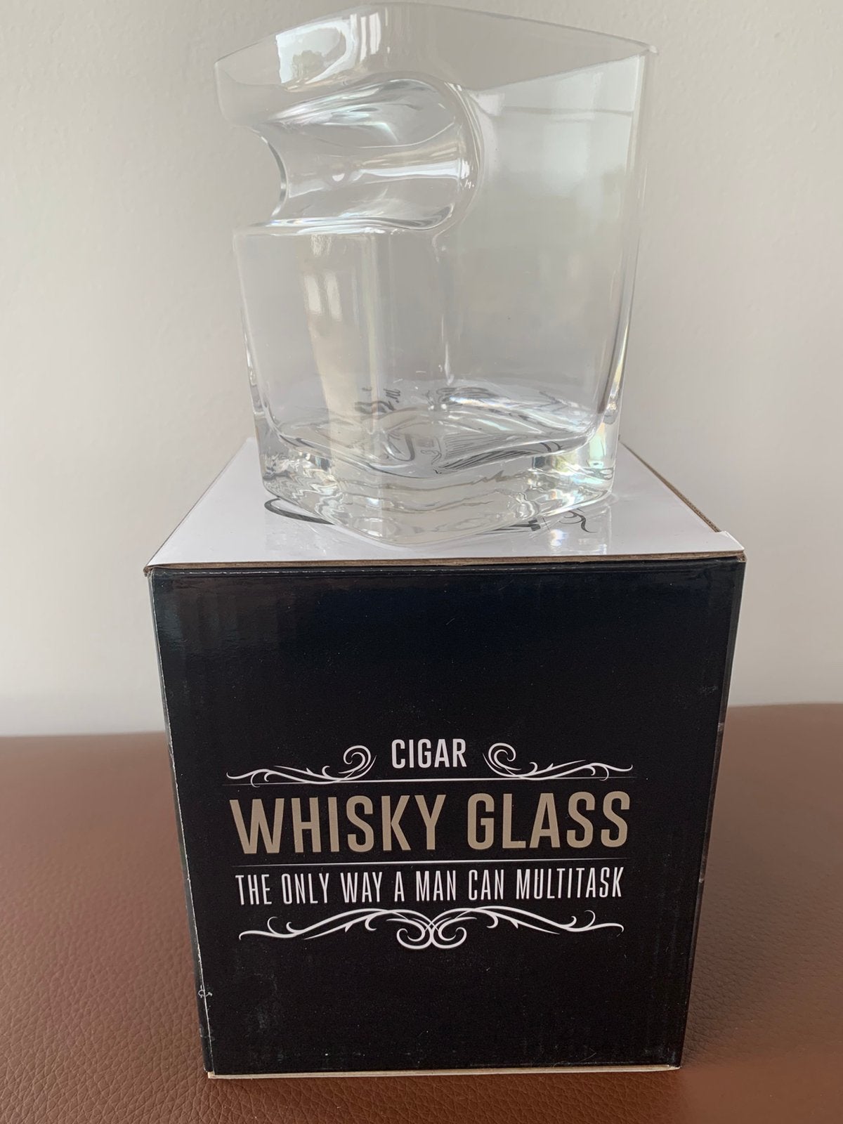 een helder whiskyglas met een ingebouwde sigaren houder, Enlèvement ou Envoi, Neuf