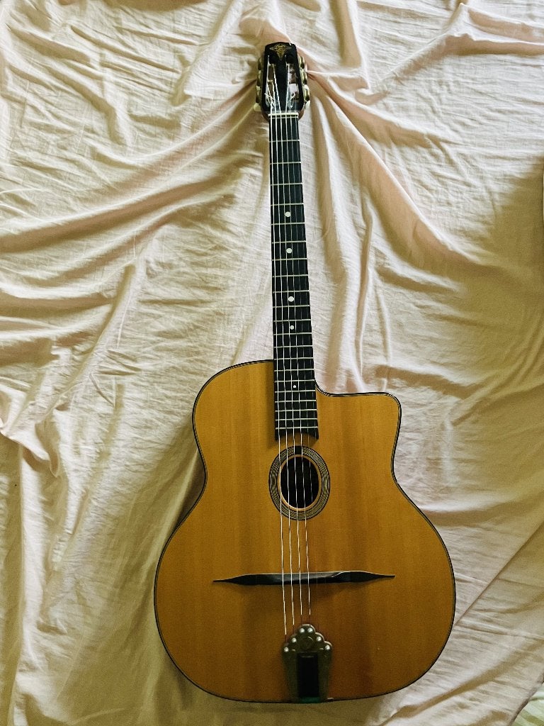 JWC Favino Model 374 Oval Hole + Biggertone Pickup, Muziek en Instrumenten, Snaarinstrumenten | Gitaren | Akoestisch, Ophalen