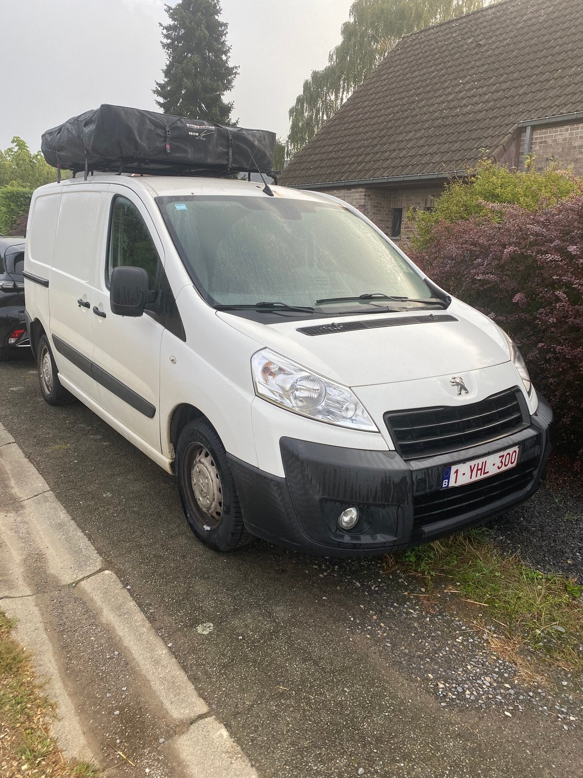 Camionnette aménagée, 100 kW, 1700 kg, Boîte manuelle, Noir