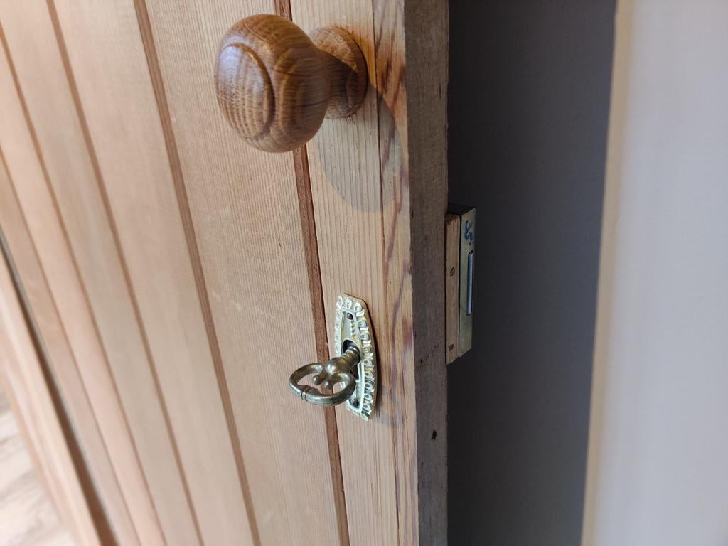 Portes d'armoires en bois de cèdre — lot de 2 (45 x 156 cm), Enlèvement