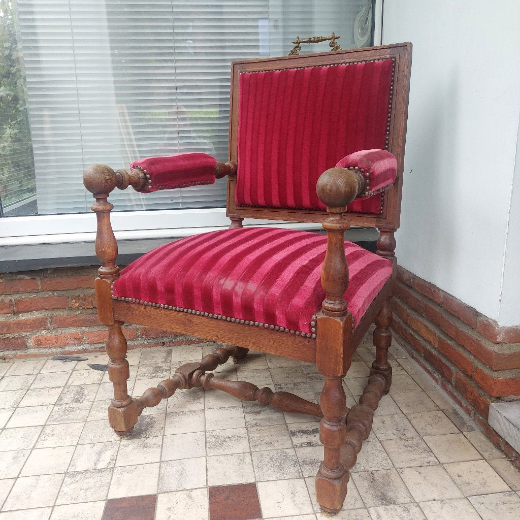 Bureaufauteuil in Louis XIII-stijl, Ophalen