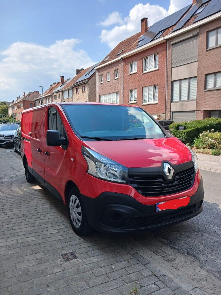 Renault Trafic 2018 diesel en bonne état, Autos, Camionnettes & Utilitaires, Rouge, Achat, Euro 6, 2 portes