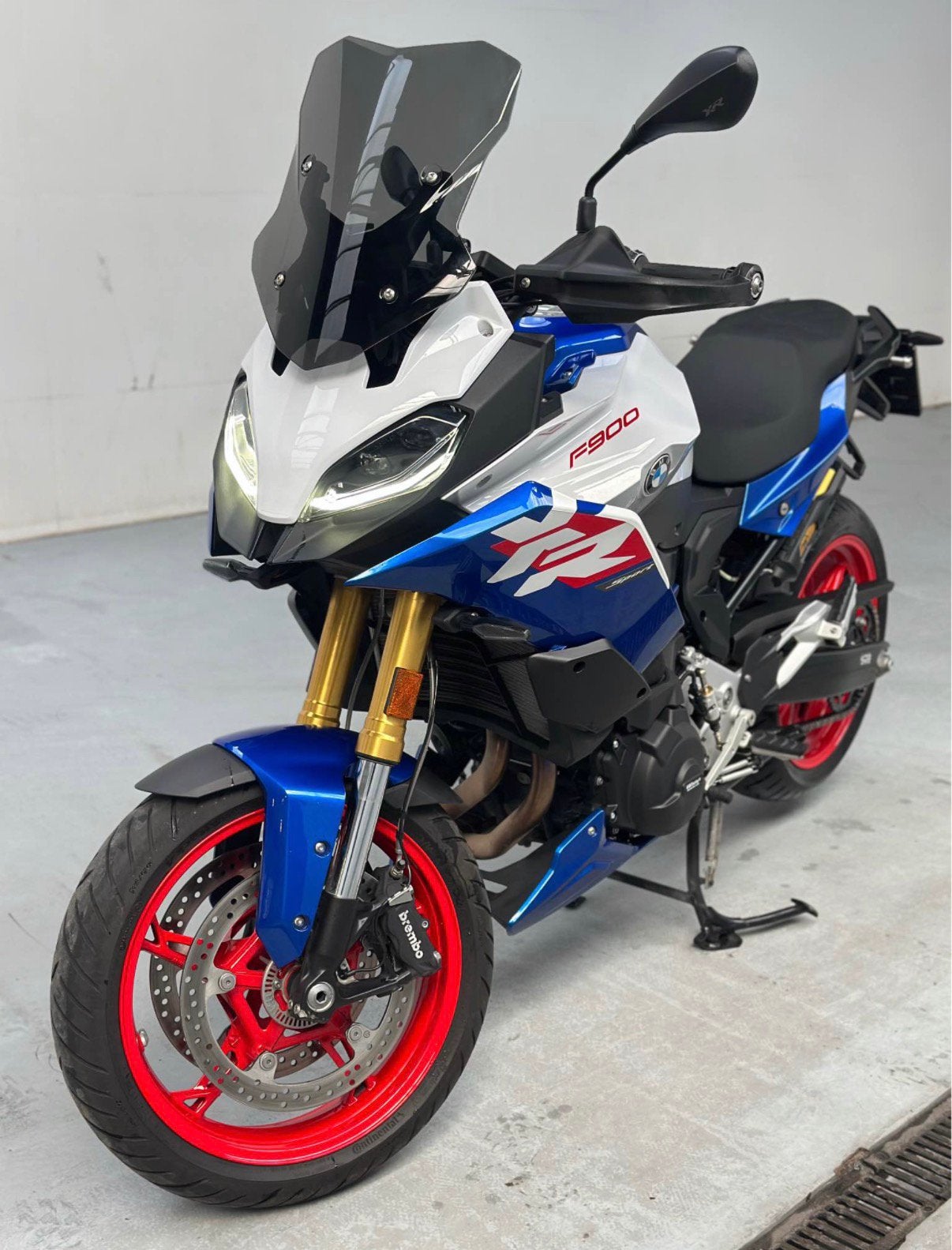 BMW F900xr A2 2025 9250km FULL, Motoren, 2 cilinders, Handvatverwarming, 900 cc, Minimaal motorrijbewijs A2