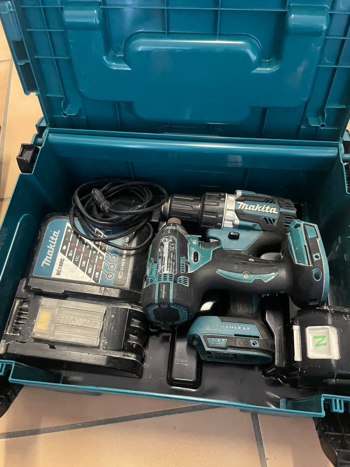 Makita, Enlèvement, Comme neuf