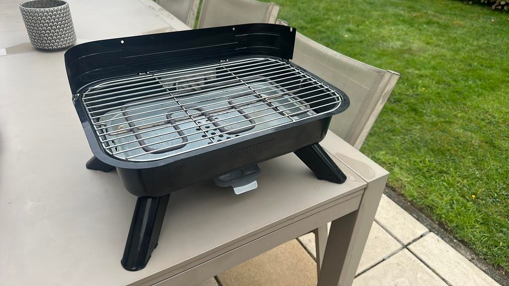 Tafel BBQ, Tuin en Terras, Ophalen, Gebruikt