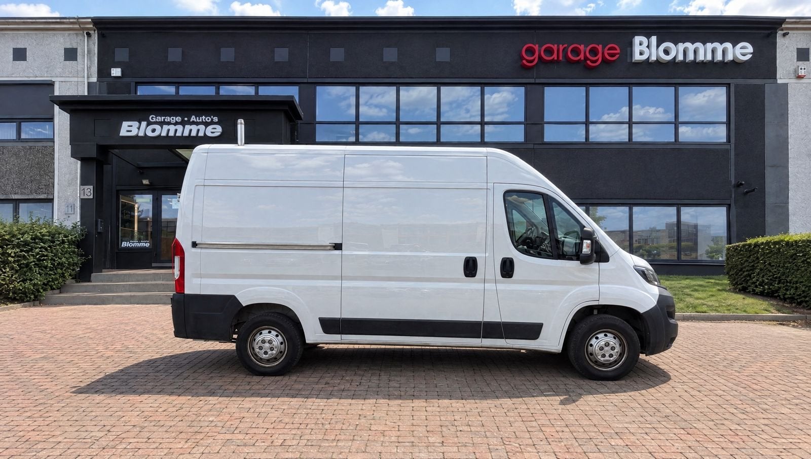 Peugeot Boxer 2.2 BlueHDi 120 L2H2 3.0t aangekleed, camera,, Autos, Ordinateur de bord, Achat, Entreprise, 3 places