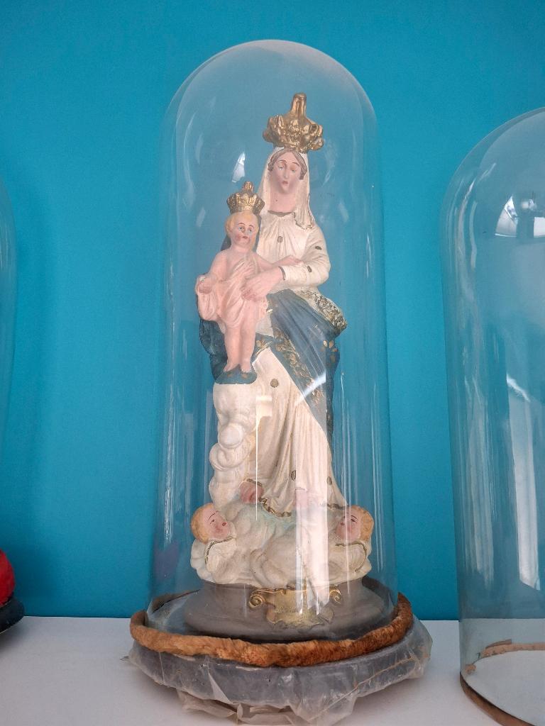 Mariabeeld onder stolp, Ophalen