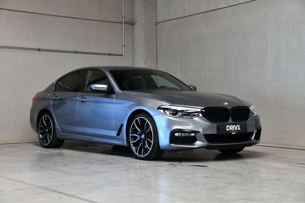 BMW 5 Serie 530 530e - PHEV - M-Sport - Shadowline - Keyless, Achterwielaandrijving, Gebruikt, 4 cilinders, Leder