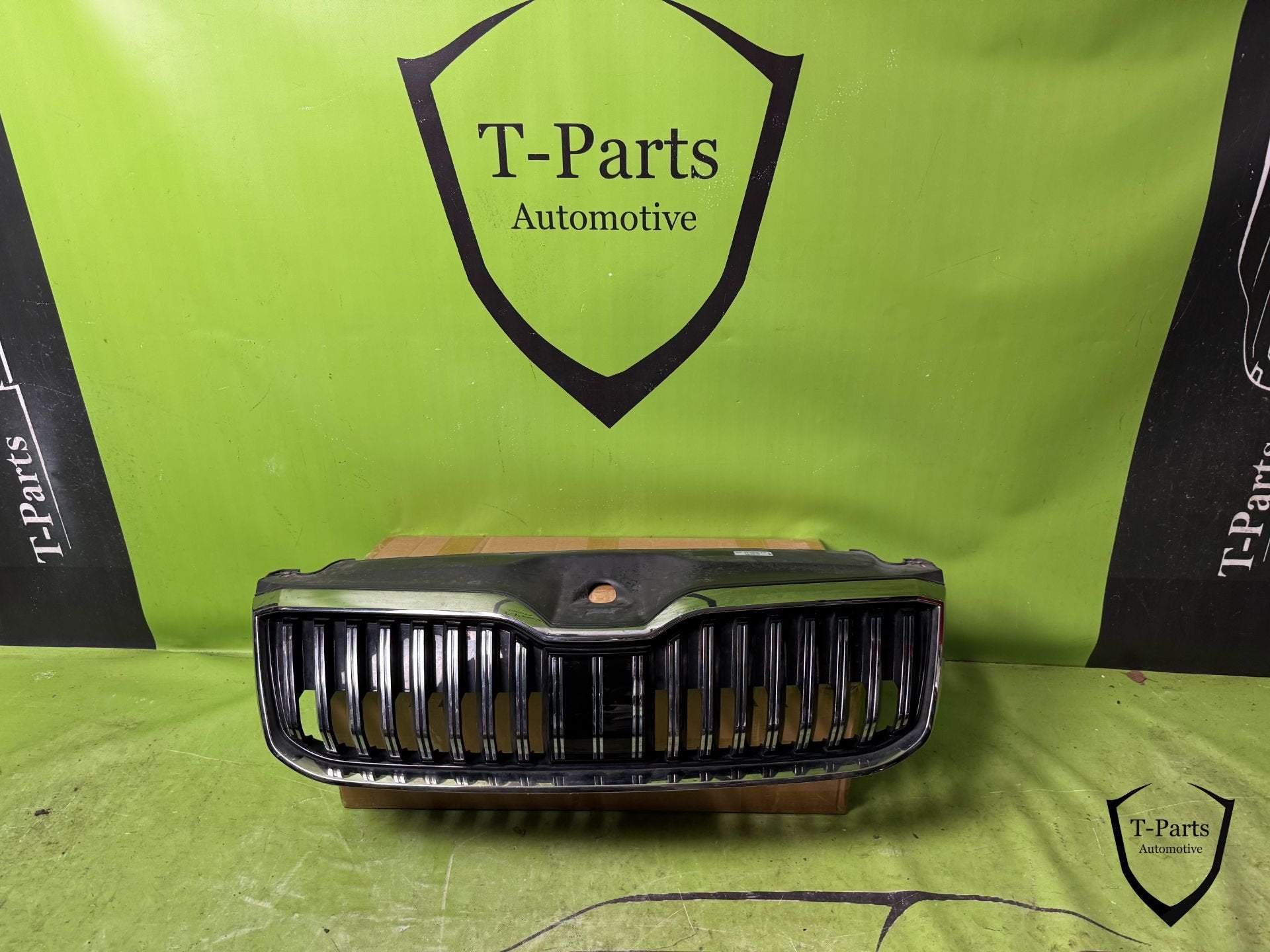 skoda superb grille bumper voorbumper, Auto-onderdelen, Tr. Vaclava Klementa 869
293 01  Mlada Boleslav, CZ, Skoda, Bumper, Skoda Auto a.s.