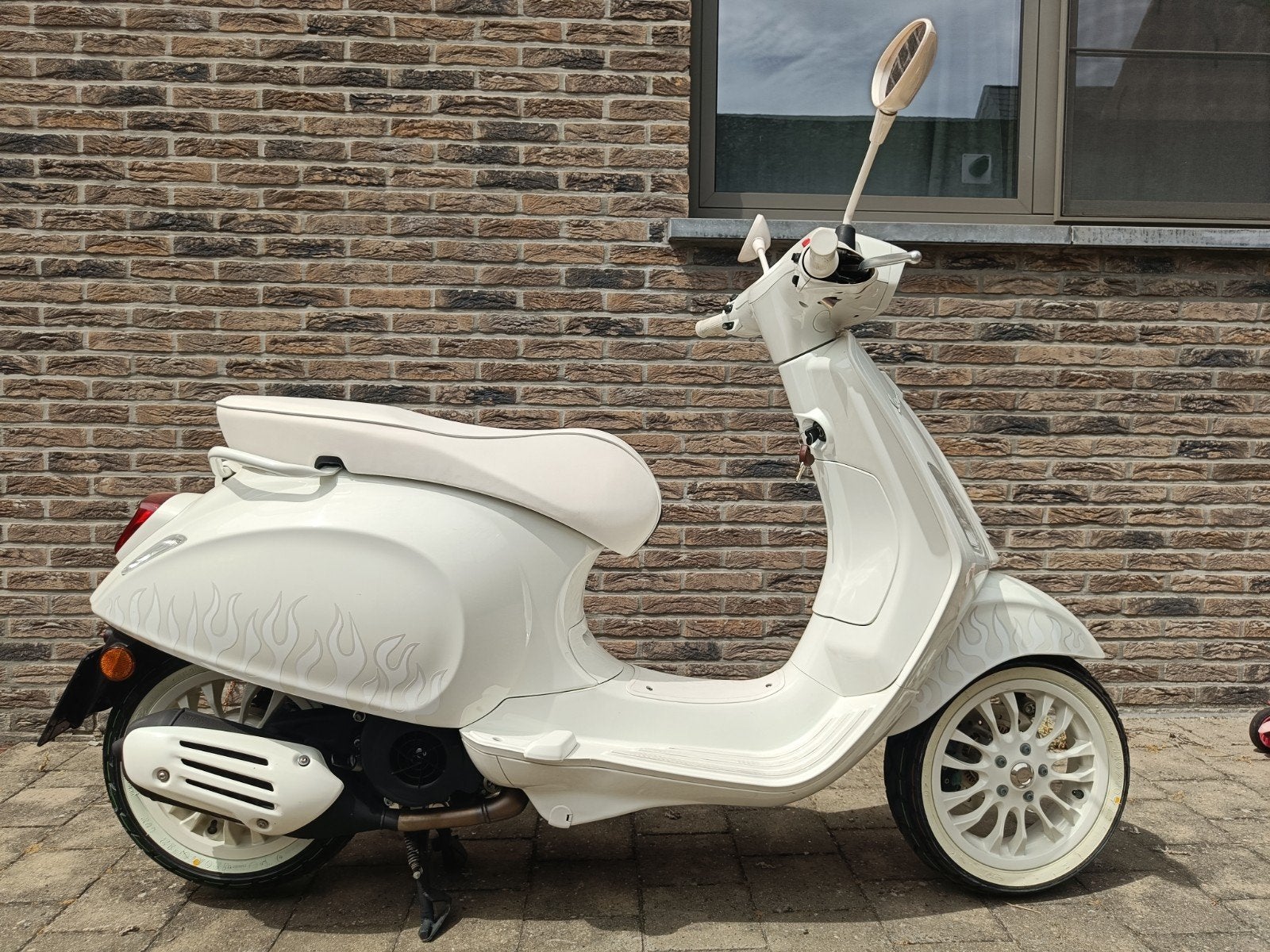 Vespa Sprint 125cc, full white special flame edition, 0km, Nieuw, Particulier, 125 cc, 11 kW of minder