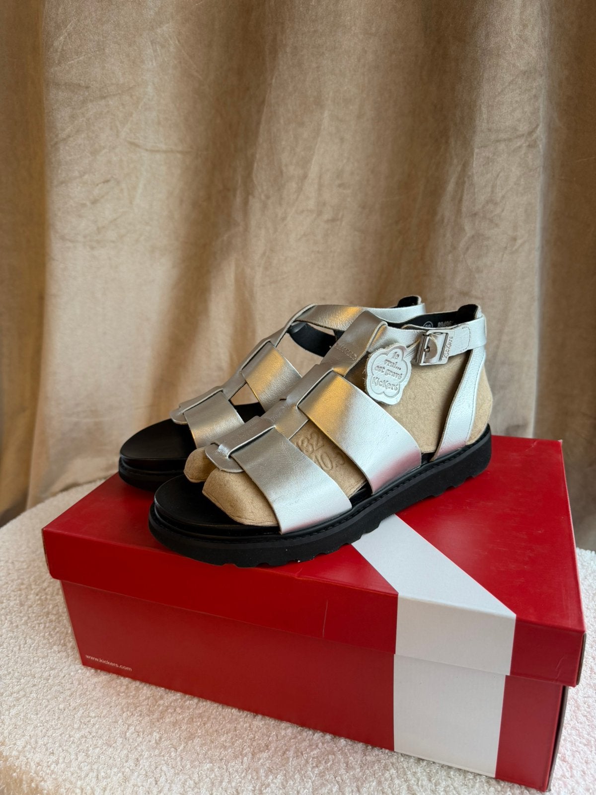 Sandales Kickers argentées, Enlèvement ou Envoi, Comme neuf, Rouge