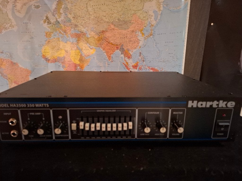 bas versterker Hartke 350watt, Muziek en Instrumenten, Versterkers | Bas en Gitaar, Ophalen, Zo goed als nieuw, Basgitaar, 100 watt of meer