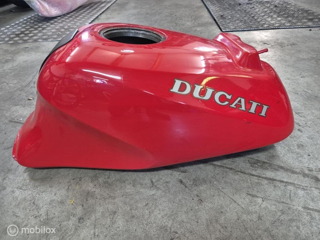 Benzinetank tank SS Supersport Superlight 600 750 900, Motos, Enlèvement ou Envoi, Factorystore.service@ducati.com, Via Antonio Cavalieri Ducati, 74/5, 74/6, 40132 Bologna BO