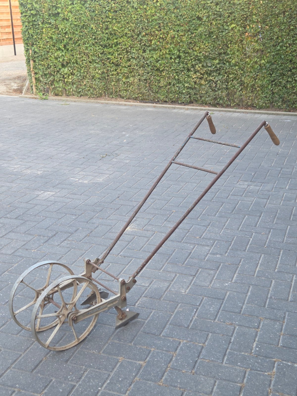 twee wielige handschoffel / handcultivator, Tuin en Terras, Ophalen