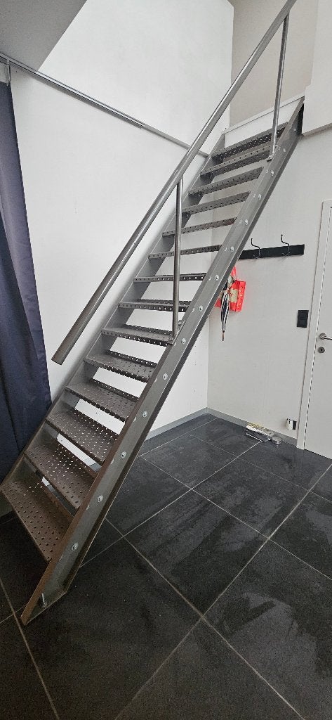 Industriële metalen trap, Doe-het-zelf en Bouw, Ophalen, Zo goed als nieuw, Trap, 2 tot 4 meter