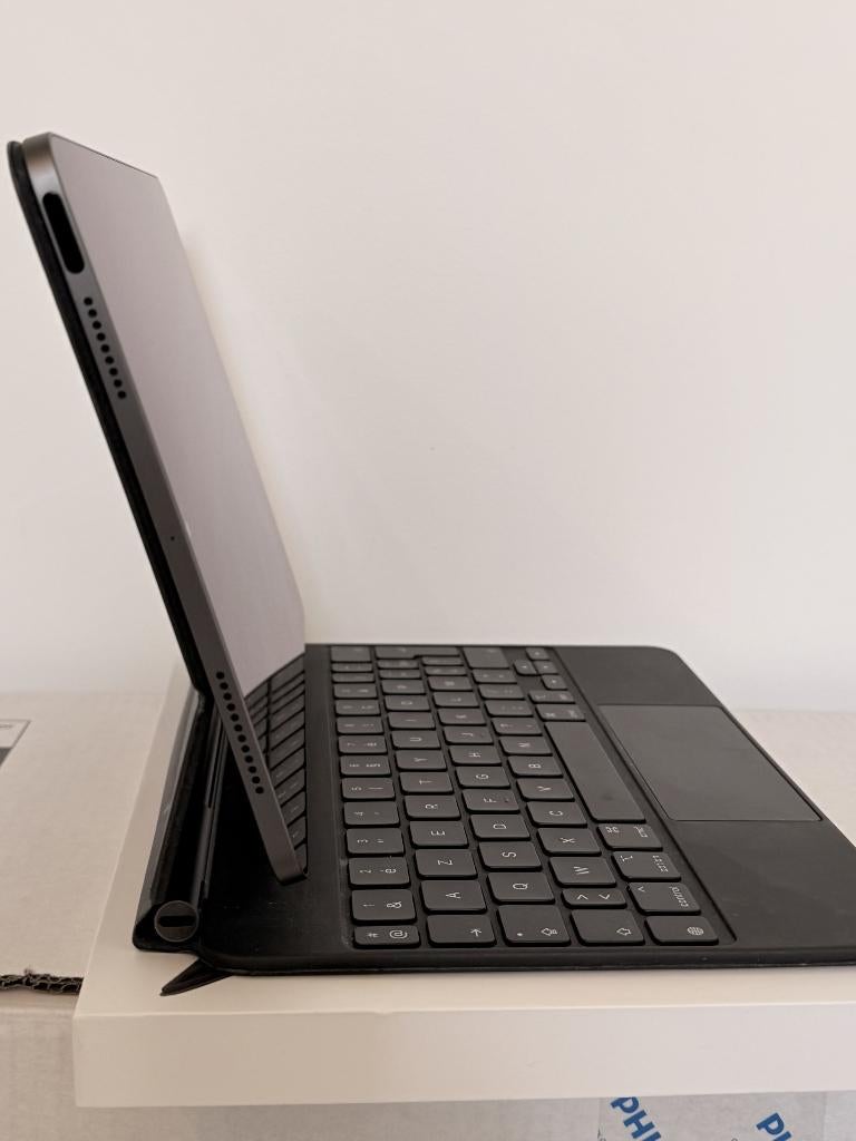 iPad Air (5e generatie) 256GB Wi-Fi + Apple Magic Keyboard, Computers en Software, Apple iPads, Gebruikt, Apple iPad Air, Wi-Fi