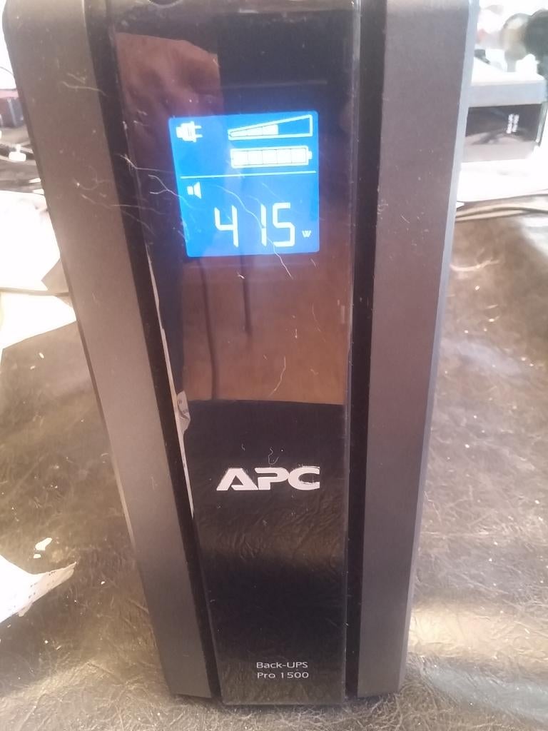 UPS APC BACK-UPS PRO 1500VA/865 W IEC -new batties-, Computers en Software, Noodvoedingen (UPS), Ophalen of Verzenden