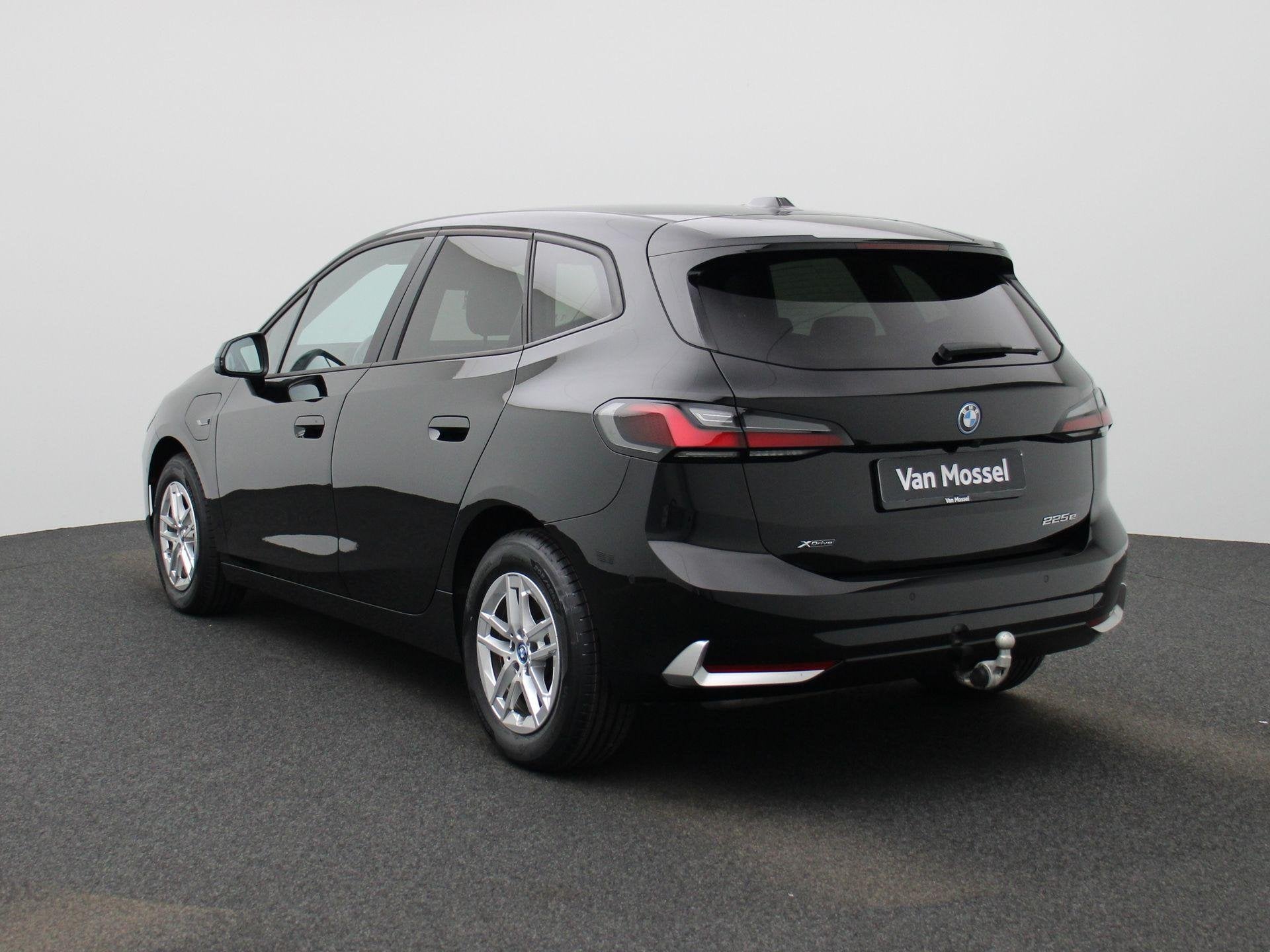 BMW 2 Reeks Active Tourer 225e xDrive STUUR- EN ZETELVERWARM, Auto's, BMW, Automaat, 245 pk, Gebruikt, Zwart