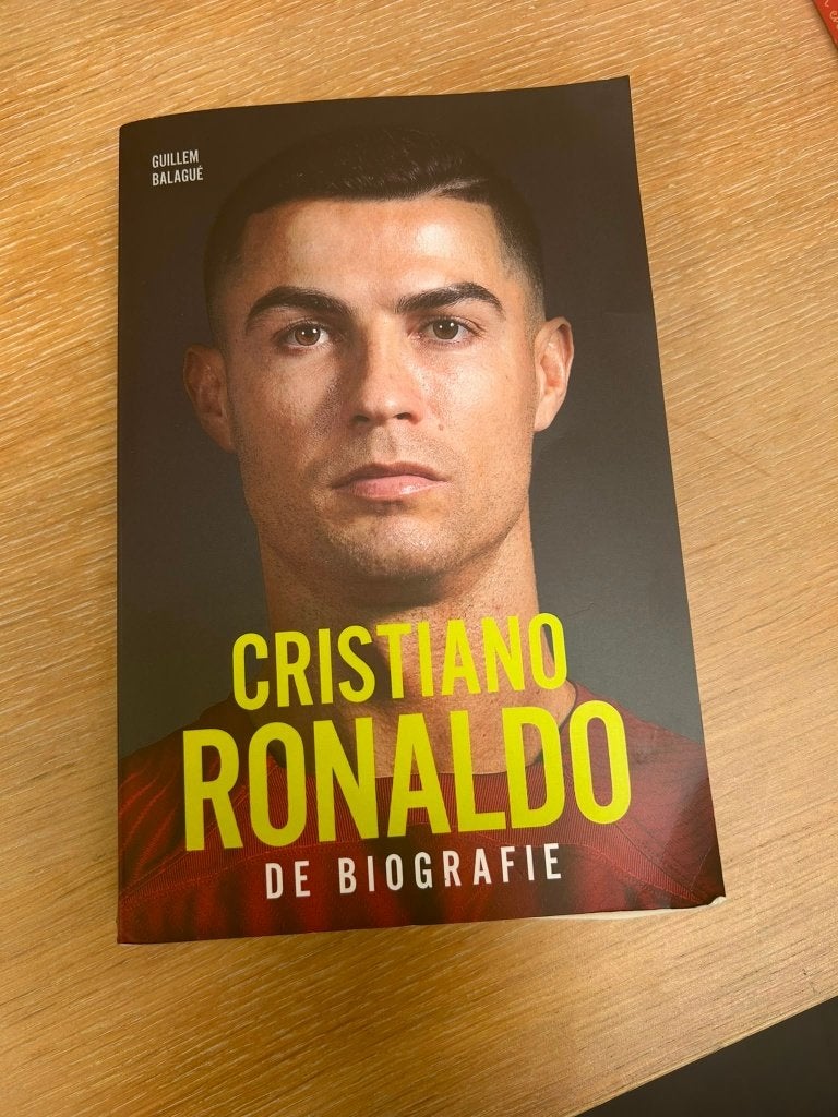 Boek Christiano Ronaldo, Boeken, Ophalen, Zo goed als nieuw, Balsport