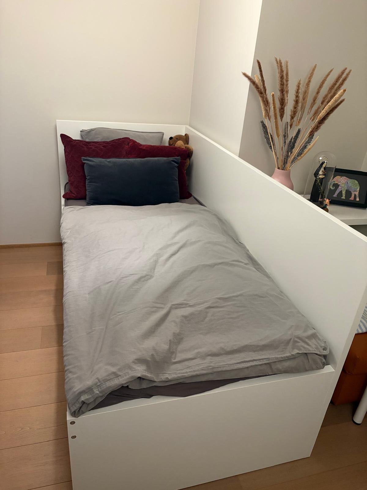 Wit eenpersoonsbed, Ophalen, 85 tot 100 cm, Zo goed als nieuw, Lattenbodem