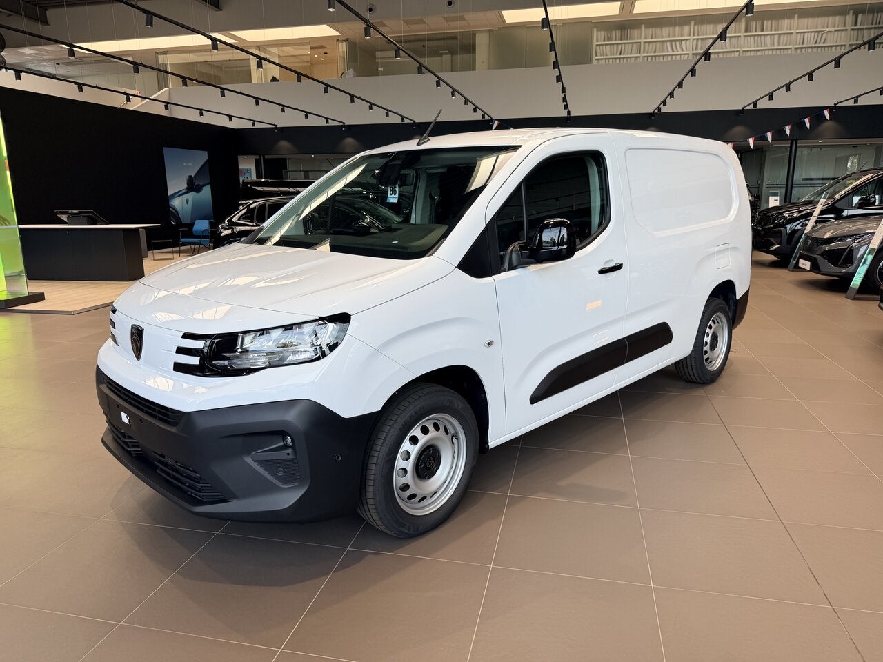 Peugeot Partner XL Automaat 130PK *0KM* GPS - Surround View, 0 kg, Achat, Entreprise, 3 places