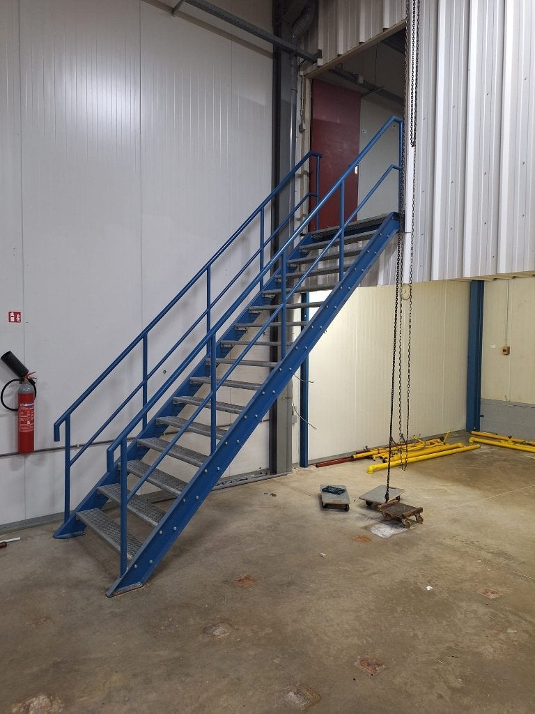 Stevige gegalvaniseerde trap, Ophalen, Gebruikt, Trap, 2 tot 4 meter
