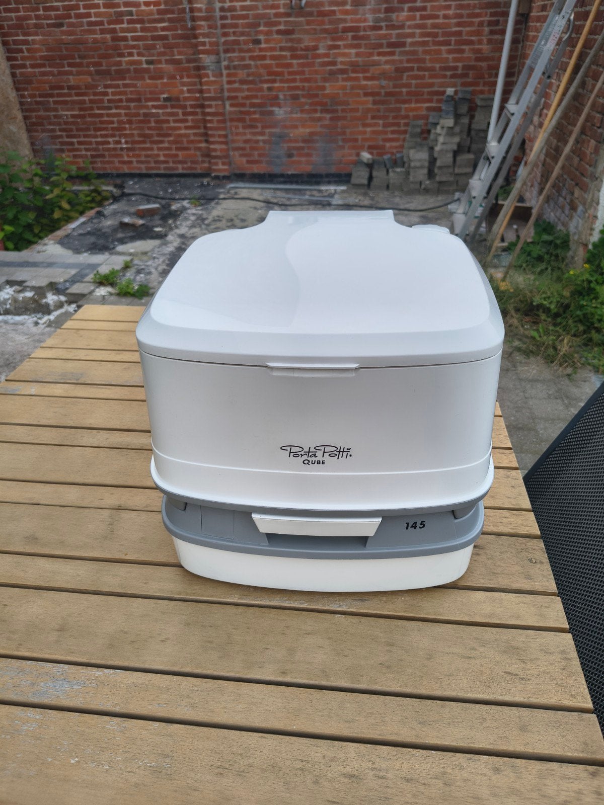 Thetford draagbaar toilet Porta Potti Qube 145, Ophalen