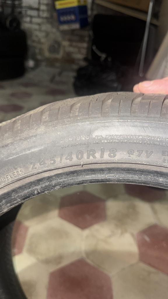 Pneu 245/40 r18 hiver audi a5, Enlèvement
