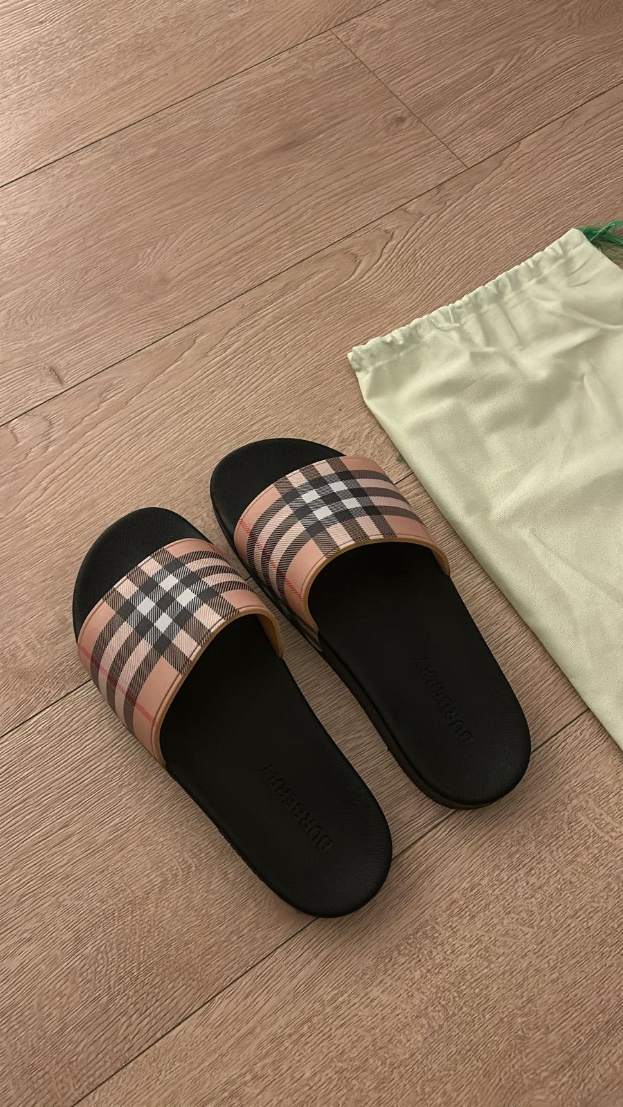Claquette burberry, Neuf, Enlèvement, Sandales, Noir