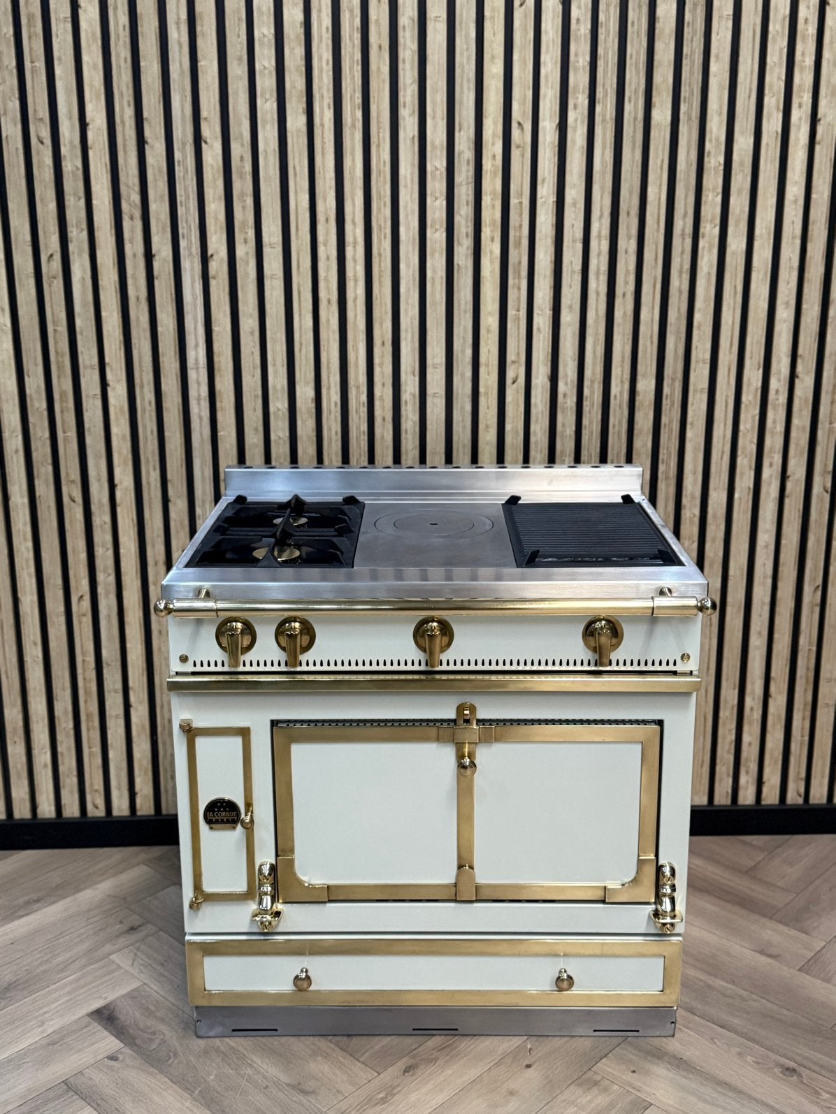 La Cornue creme 90cm Gas + Coup de Feu + Lavasteen grill