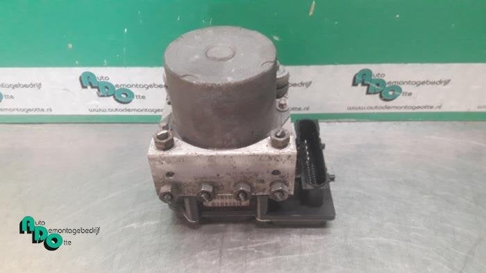 ABS Pomp van een Nissan Almera (Almera 02-), Gebruikt, -, -, Ophalen of Verzenden