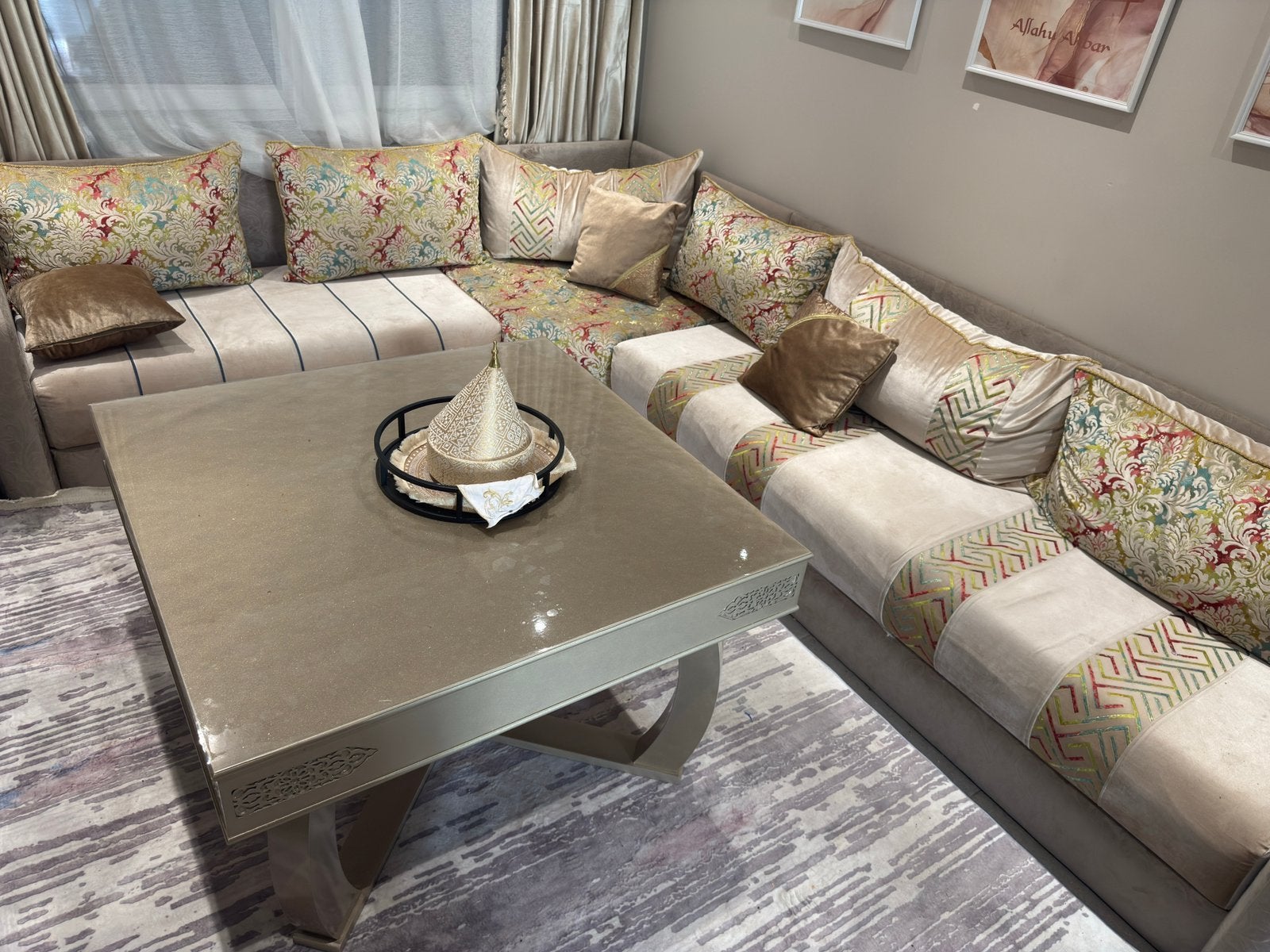 Salon marocain (2jeux de housse) +table +tapis, Huis en Inrichting, Zetels | Complete zithoeken, Zo goed als nieuw, Ophalen