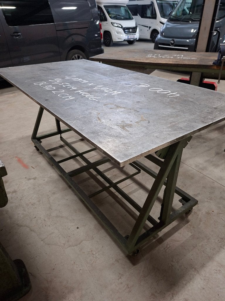 Mobiele kantelbare metalen werkbank (lastafel), Doe-het-zelf en Bouw, Ophalen, Gebruikt, 170 cm of meer