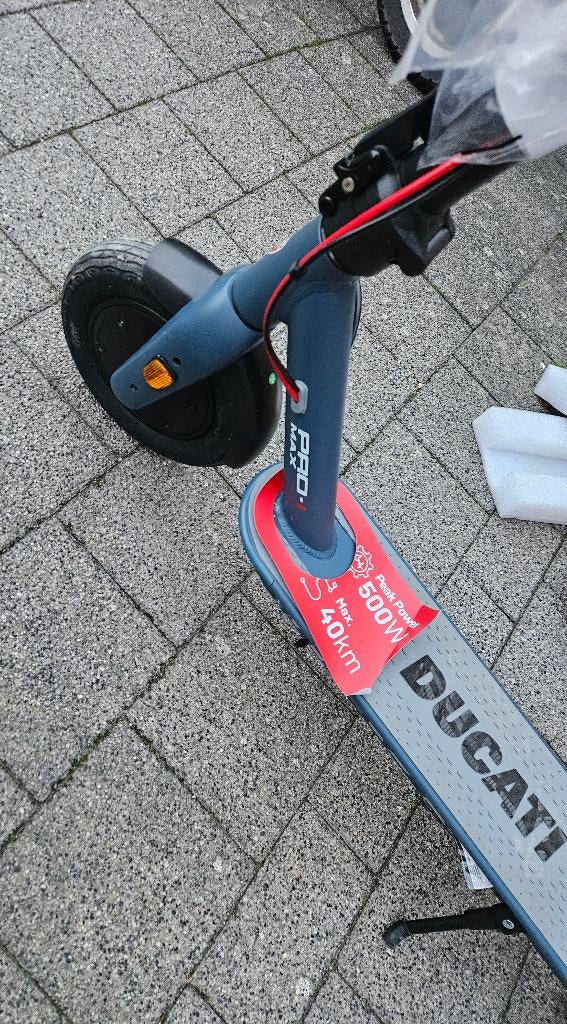 Trottinette ducati pro 1, Vélos & Vélomoteurs, Enlèvement
