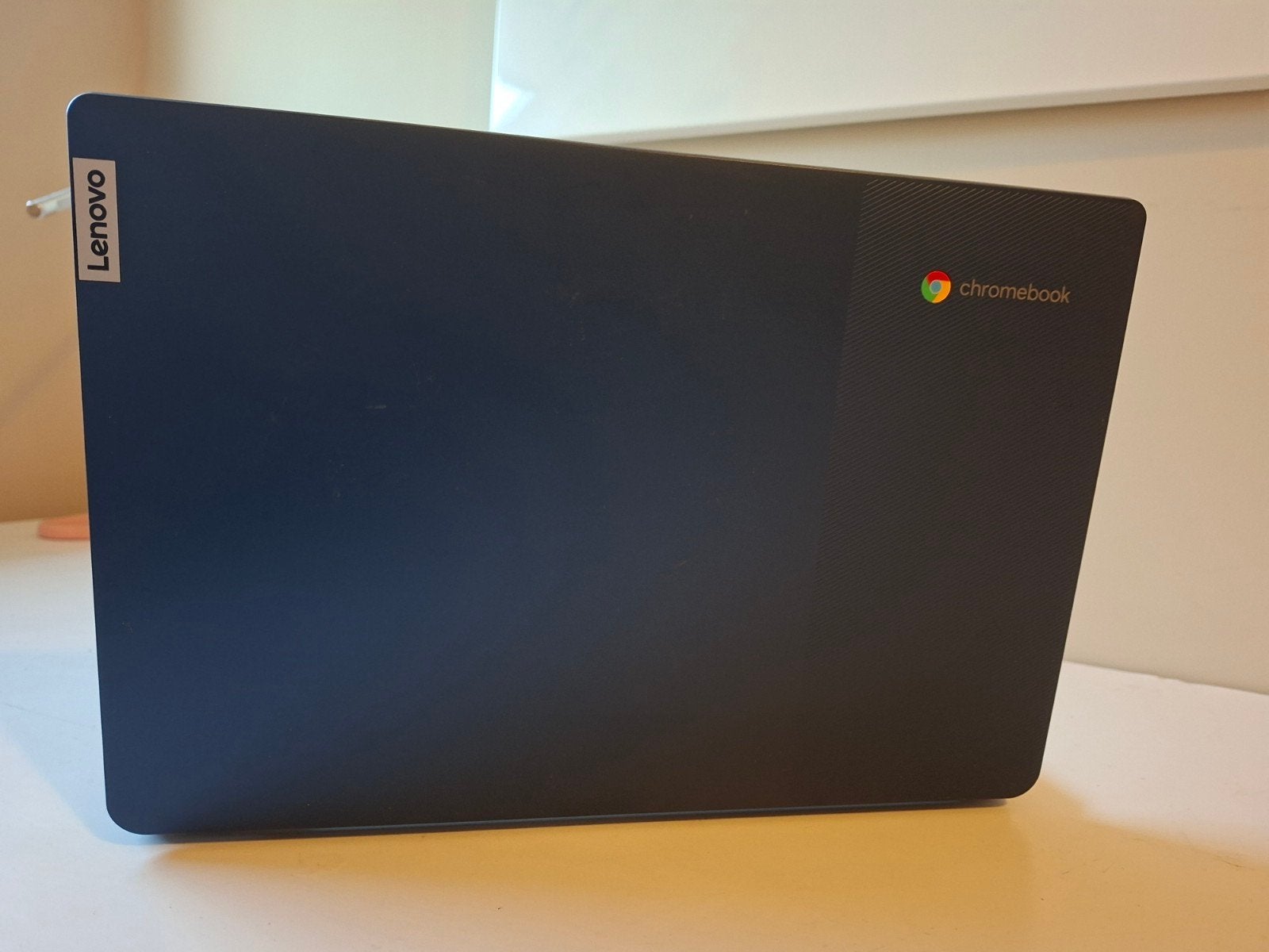 Chromebook Lenovo IdeaPad Slim3, Ophalen, 14 inch, 4 GB of minder, Zo goed als nieuw