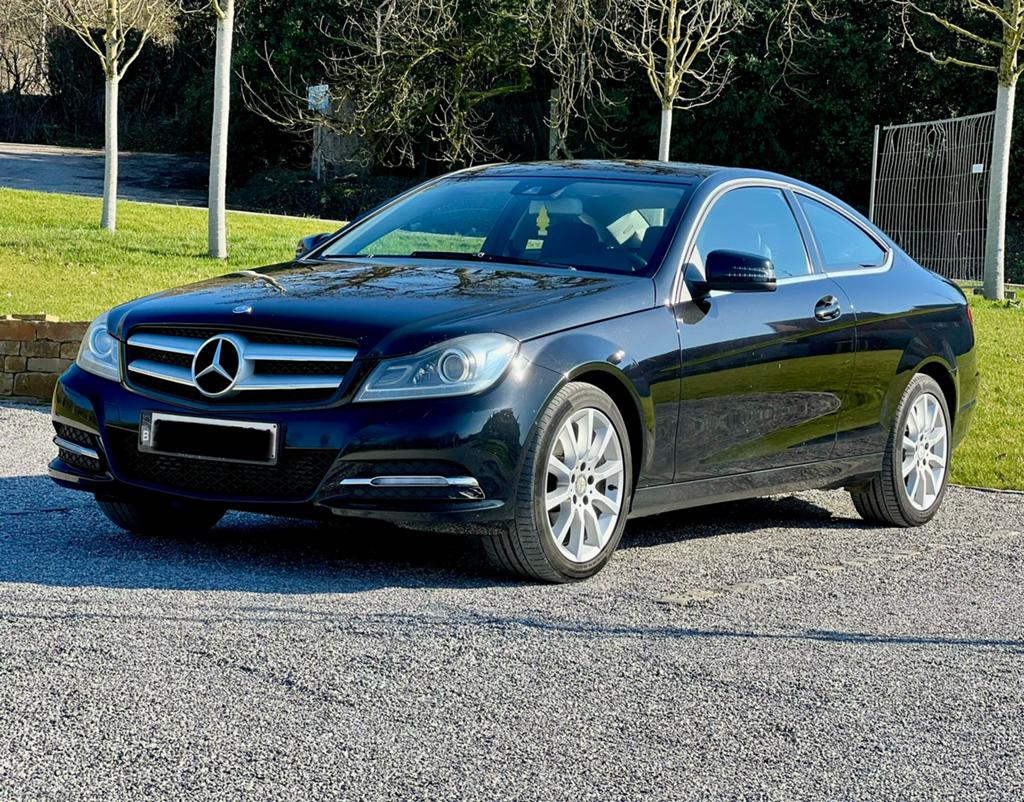 C180 coupé en très bon état. Carnet d’entretien complet, Auto's, Mercedes-Benz, Particulier, C-Klasse, ABS, Airbags, Airconditioning