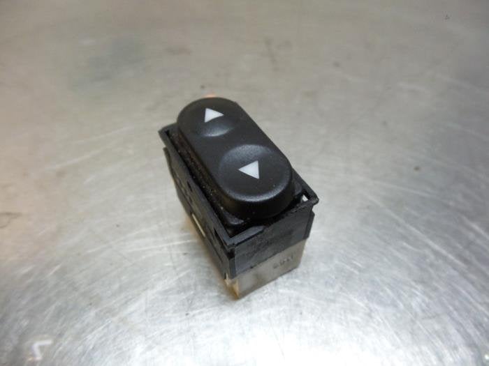 Commutateur vitre électrique d'un Fiat Punto Grande, -, 3 mois de garantie, Utilisé, Fiat