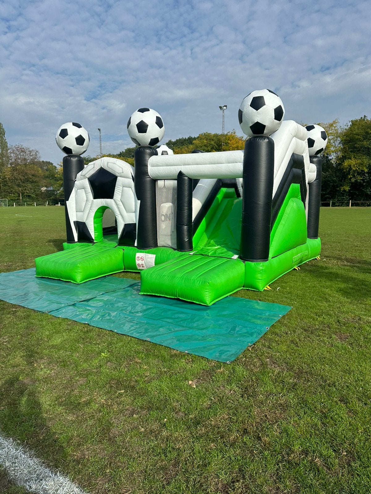 Springkasteel voetbal, Ophalen, Gebruikt
