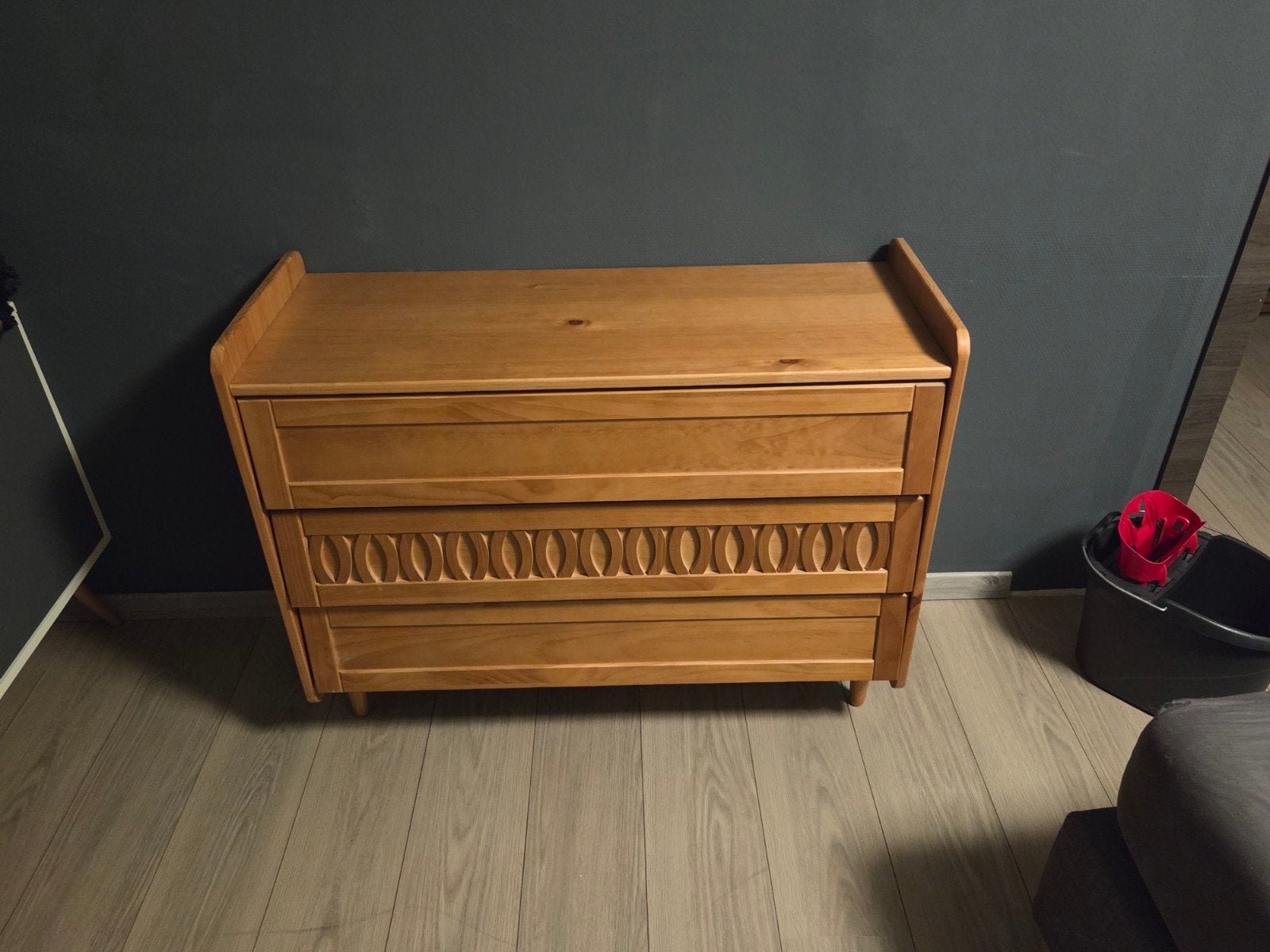 Commode kast, Ophalen