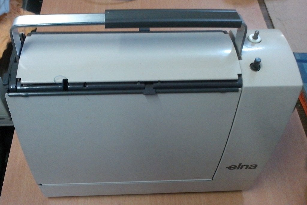 Elna draagbaar naaimachine, Hobby en Vrije tijd, Ophalen, Naaimachine