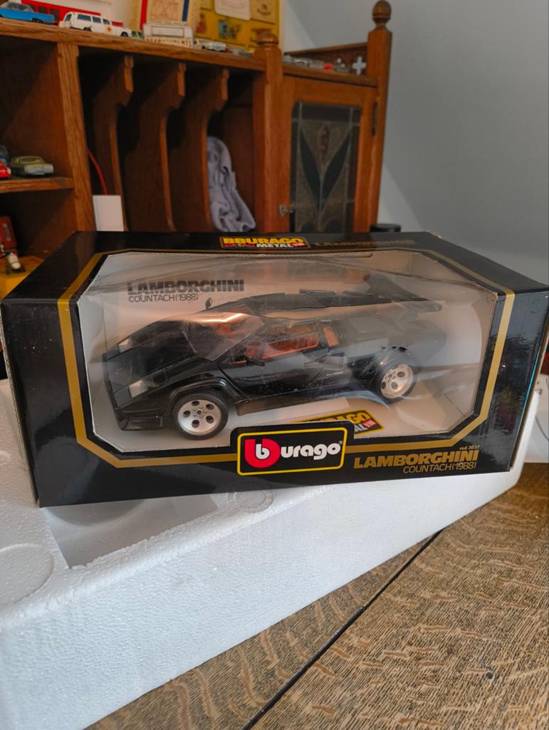 Buburago Lamborghini Countach 1/18, Enlèvement ou Envoi