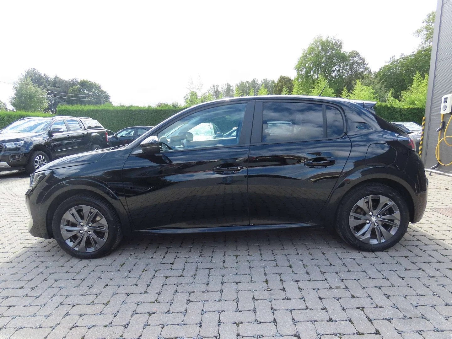 Peugeot 208 e-208 50 kWh Active Pack (automatique), 100 kW, Achat, Entreprise, 136 ch