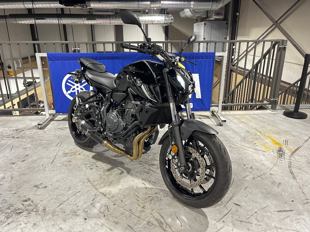 Yamaha MT07 pure 35kw 2023, Motoren, 2 cilinders, Occasion, Bedrijf, Minimaal motorrijbewijs A2