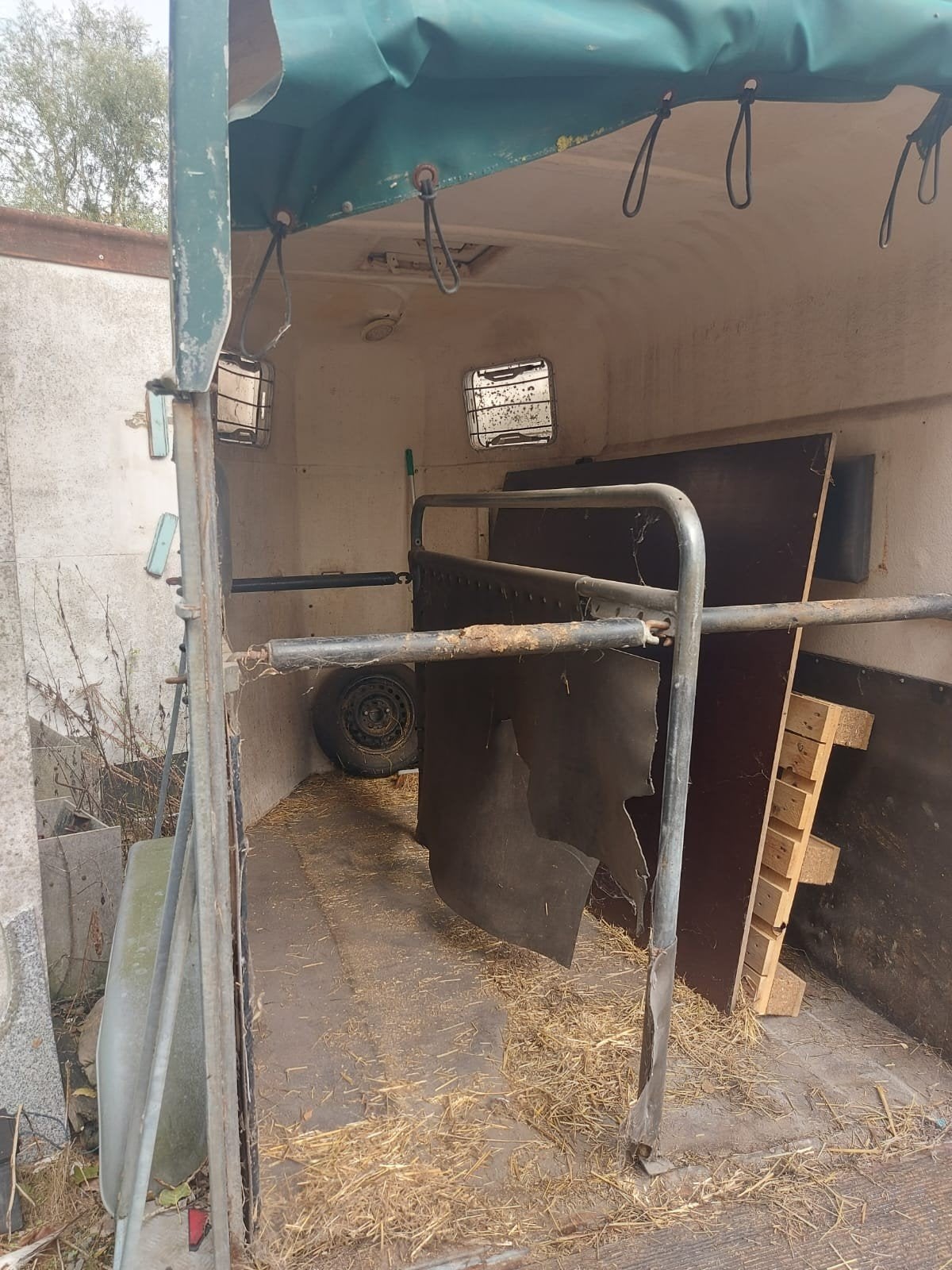 paarden trailer met werk aan, Enlèvement ou Envoi