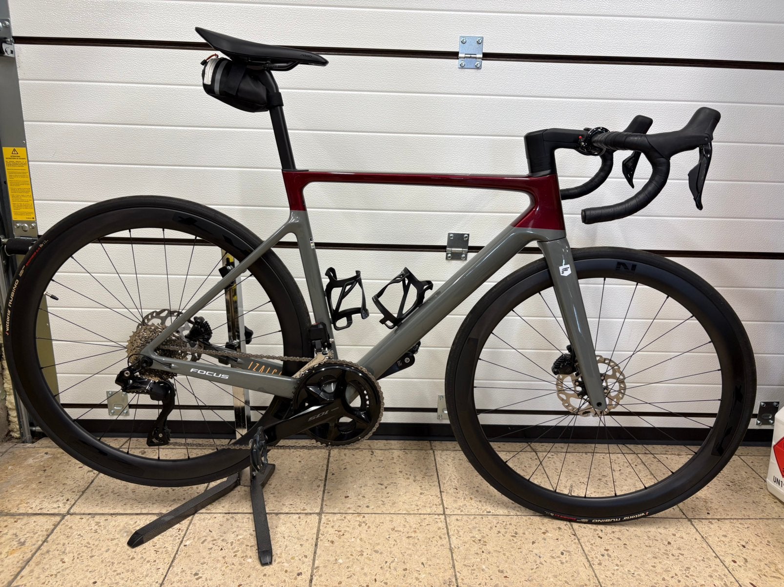 Vélo route full carbon Focus Izalco taille M, Ophalen, Zo goed als nieuw