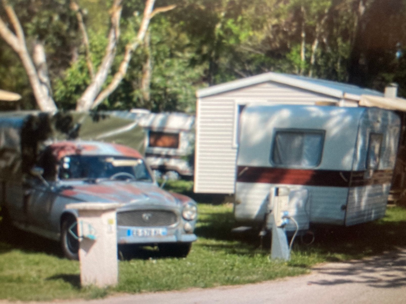 kleine retro caravan mtm 500Kg rijbewijs B, Caravans en Kamperen, Caravans, Overige merken, Treinzit, Tot en met 3, Openslaande ramen