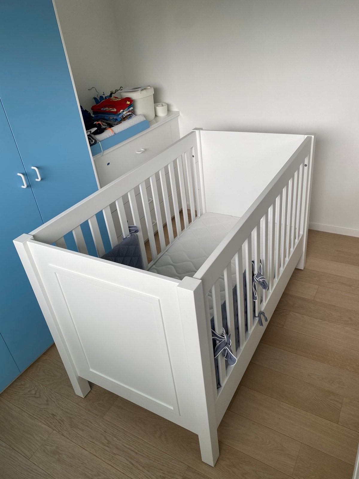 Bed will van woodwork 70x140cm + matras/omranding/aerosleep, Kinderen en Baby's, Ophalen, Zo goed als nieuw