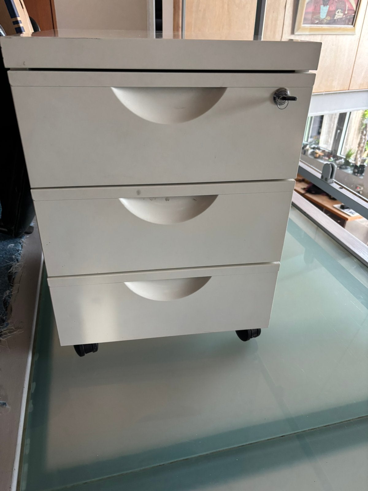 IKEA Ladeblok op wielen – Wit metaal met slot, Huis en Inrichting, Ophalen, Gebruikt, 50 tot 100 cm, 3 of 4 laden