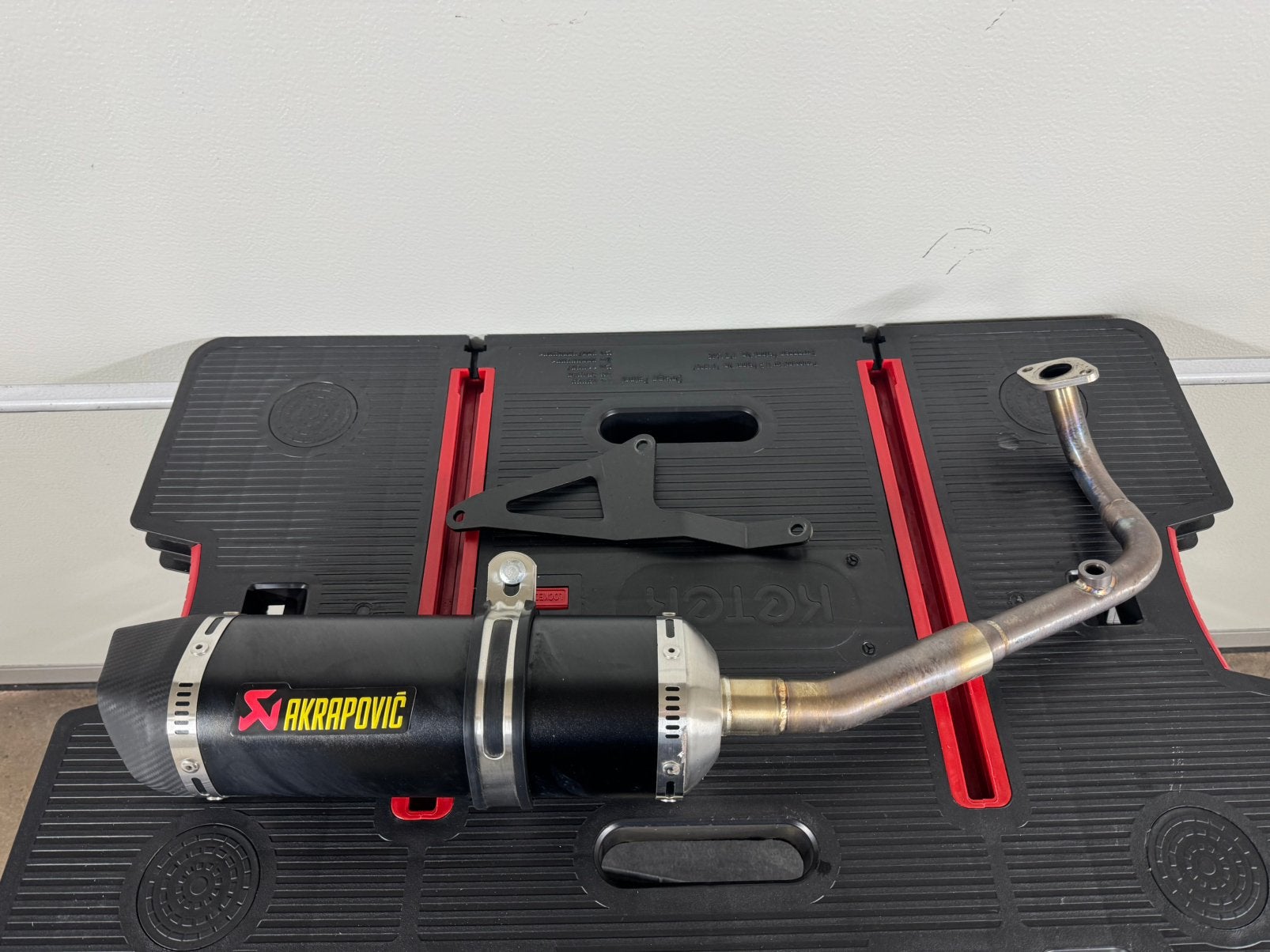 Akrapovic Sport Uitlaat 4t scooters, Ophalen, Zo goed als nieuw, Uitlaat